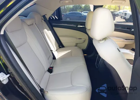 2023 Chrysler 300 Touring L z USA, uszkodzony, nr VIN 2C3CCADG7PH514231